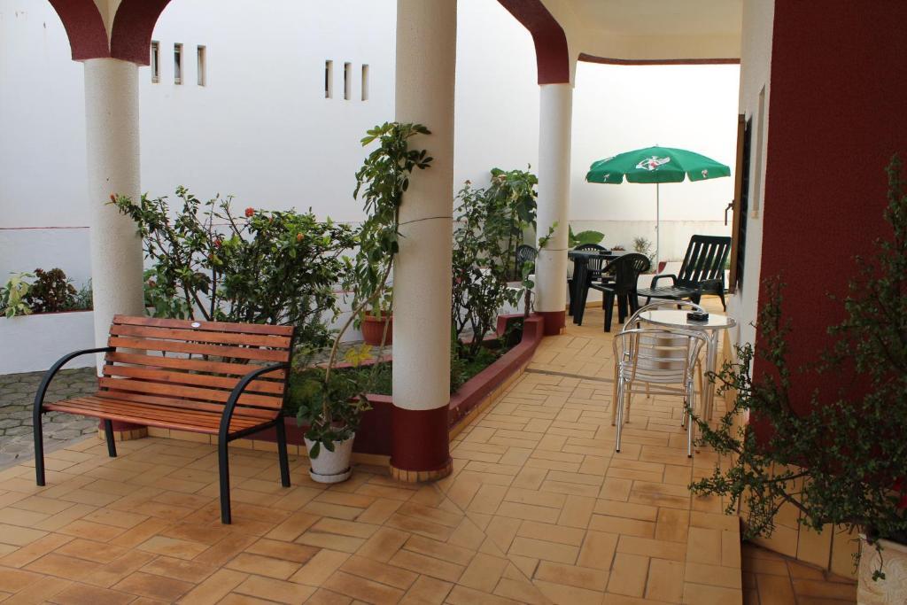 Apartamentos E Quartos Atalaia Sagres Room photo